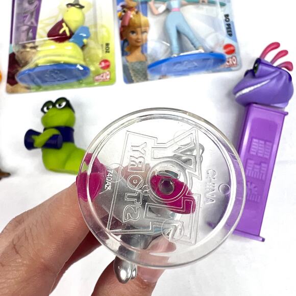 Set of Two Vintage Mini Christmas Baskets - Picture 5 of 6